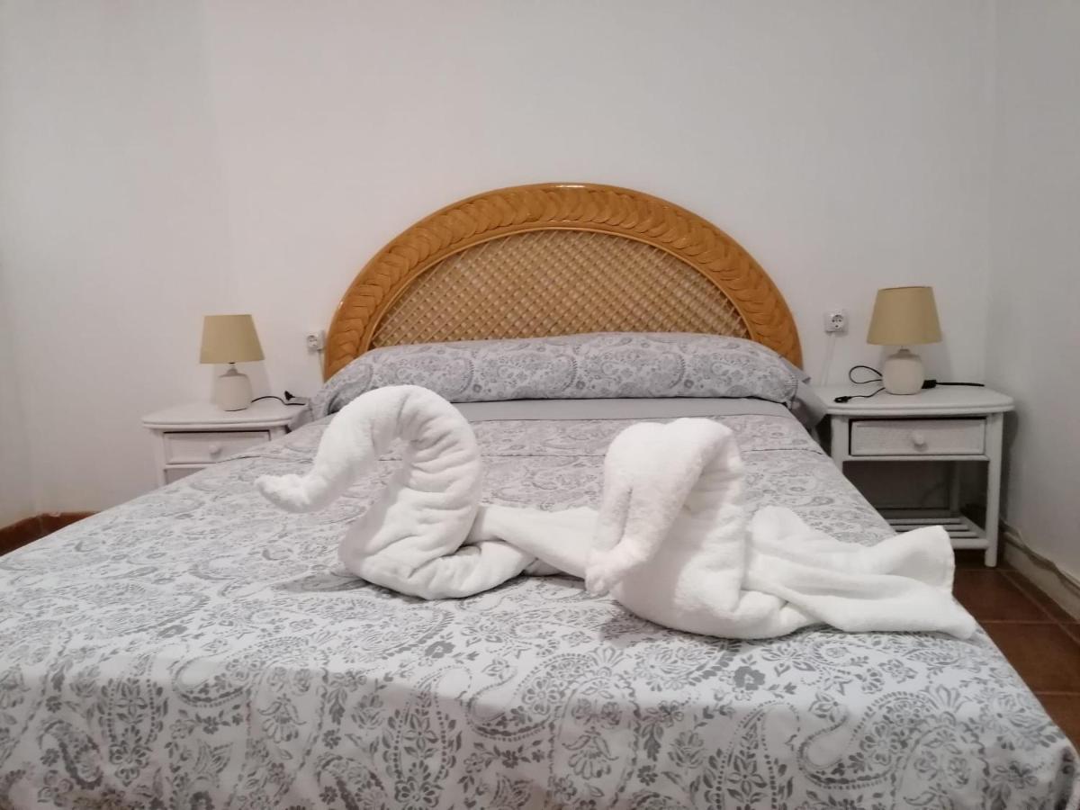 Habitacion Matrimonial En Un Bajo Bano Compartido Areas Compartidas Abades  Εξωτερικό φωτογραφία