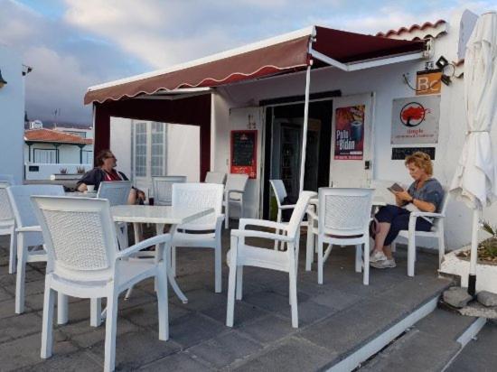 Habitacion Matrimonial En Un Bajo Bano Compartido Areas Compartidas Abades  Εξωτερικό φωτογραφία