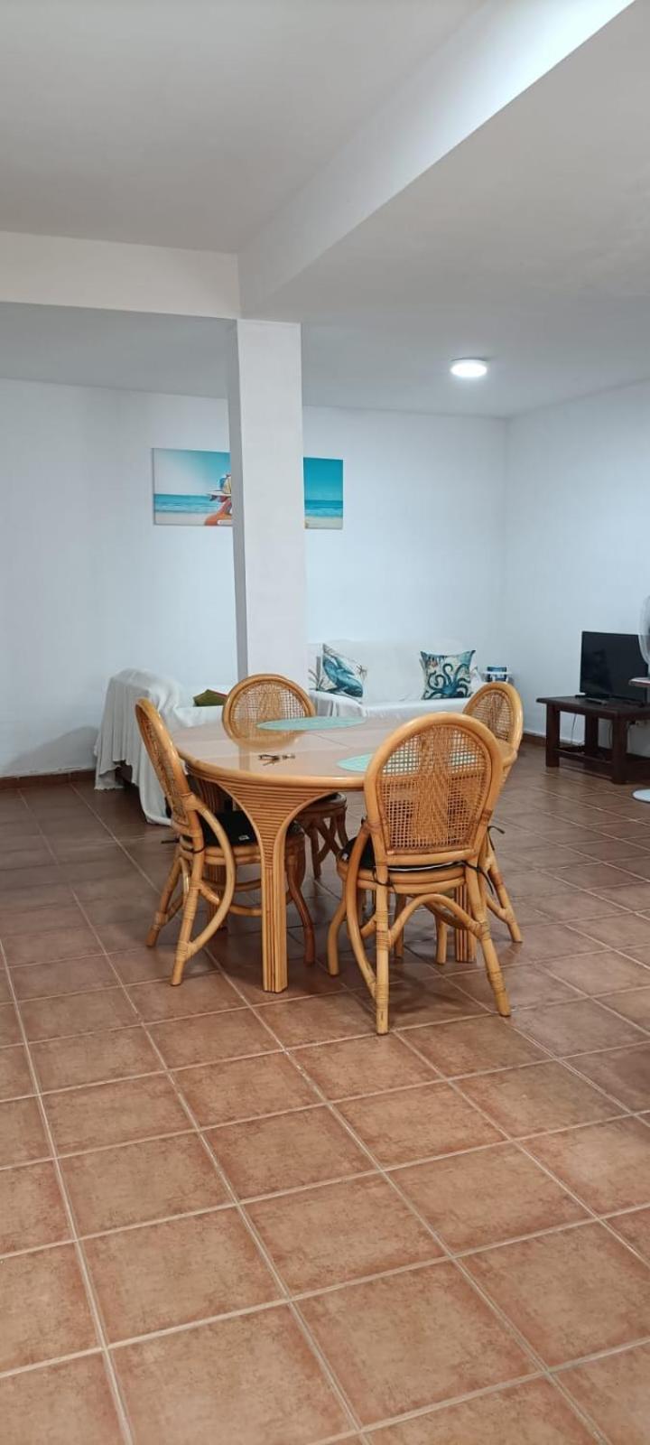 Habitacion Matrimonial En Un Bajo Bano Compartido Areas Compartidas Abades  Εξωτερικό φωτογραφία