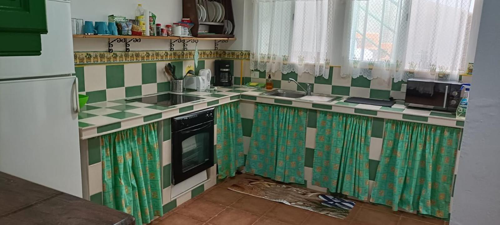 Habitacion Matrimonial En Un Bajo Bano Compartido Areas Compartidas Abades  Εξωτερικό φωτογραφία