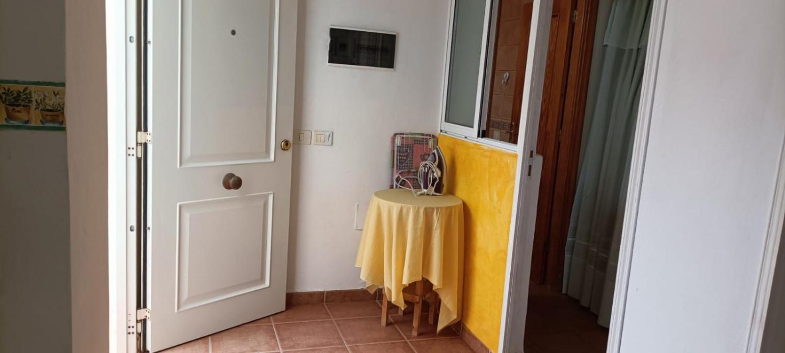 Habitacion Matrimonial En Un Bajo Bano Compartido Areas Compartidas Abades  Εξωτερικό φωτογραφία