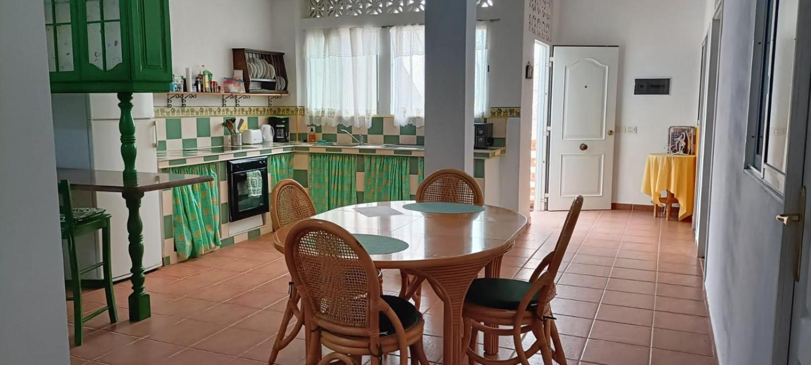 Habitacion Matrimonial En Un Bajo Bano Compartido Areas Compartidas Abades  Εξωτερικό φωτογραφία