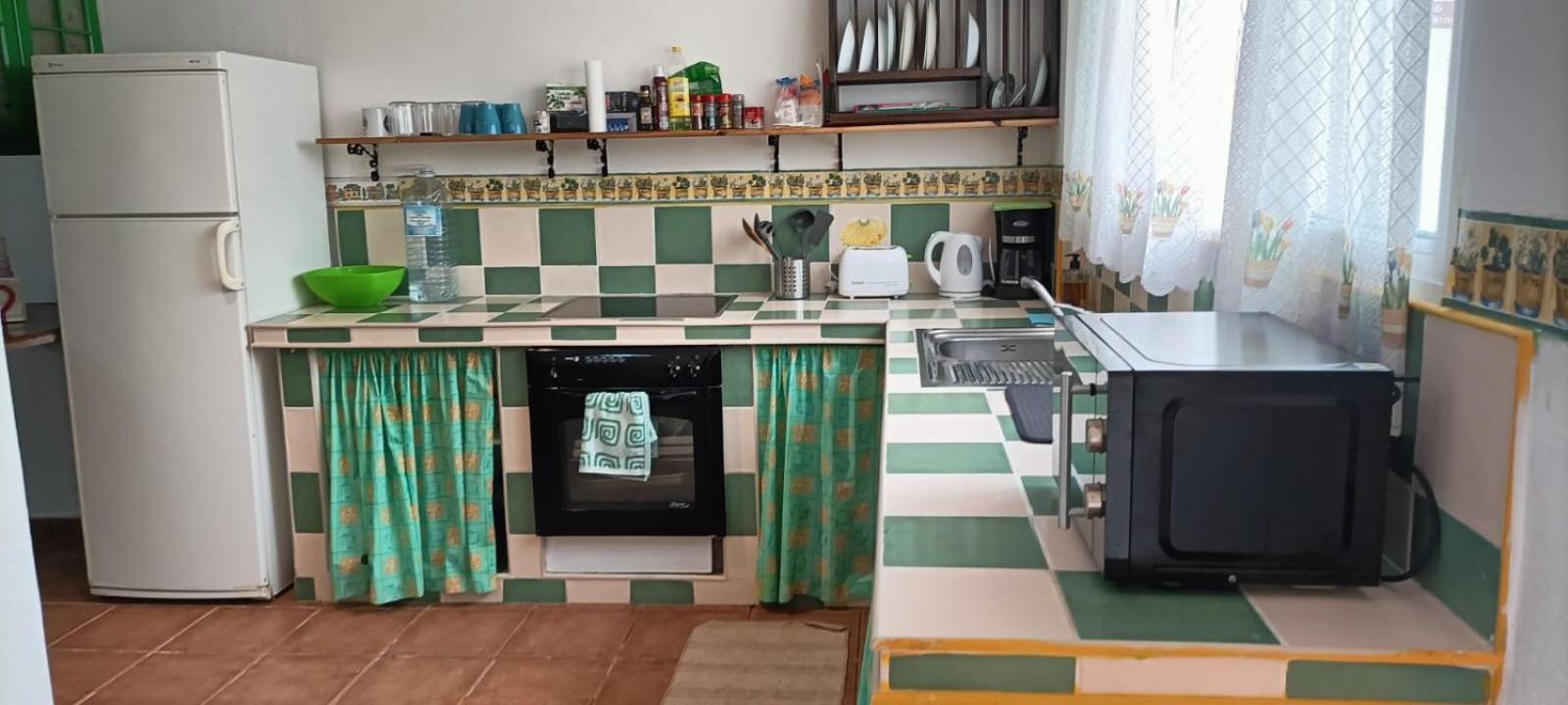 Habitacion Matrimonial En Un Bajo Bano Compartido Areas Compartidas Abades  Εξωτερικό φωτογραφία